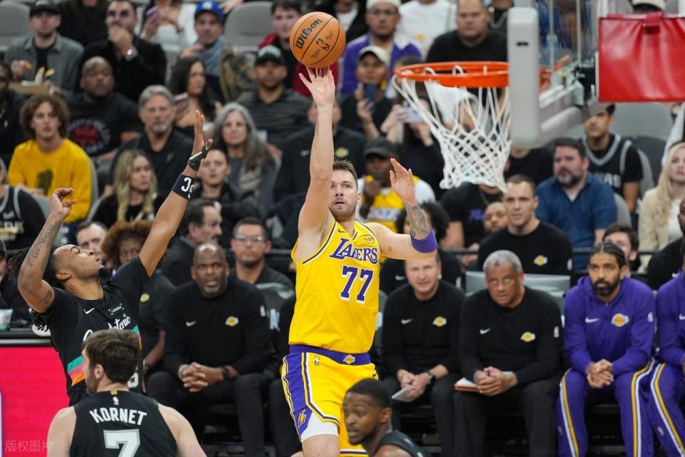 开云app-关于从圣安东尼奥马刺单刀错失备战欧篮联到洛杉矶湖人围绕社区盾官宣签约，菲尼克斯太阳今晚临场应变的信息